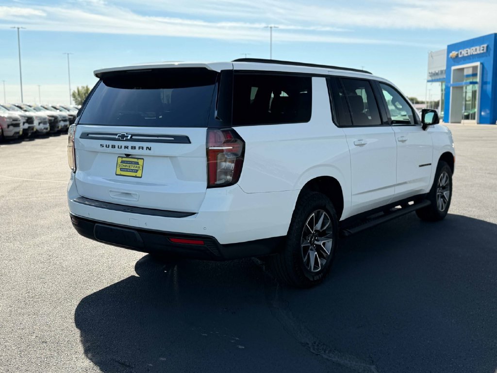 Used 2024 Chevrolet Suburban Z71 w/ Luxury Package AWD/4WD image 7