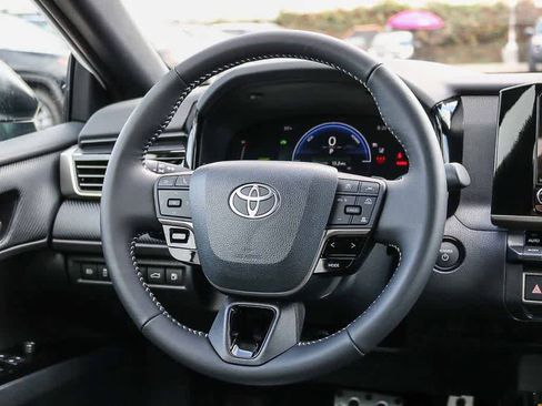 New 2026 Toyota Camry Hybrid FWD image 15