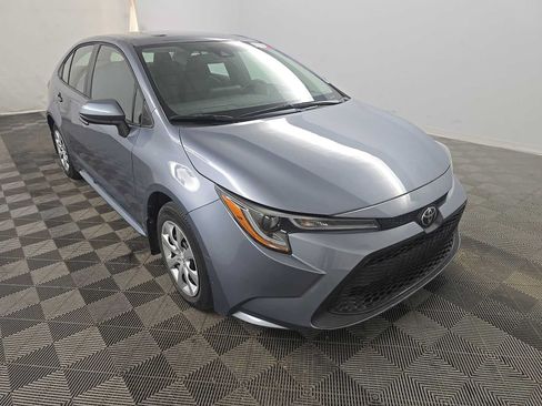 Used 2022 Toyota Corolla LE FWD image 3