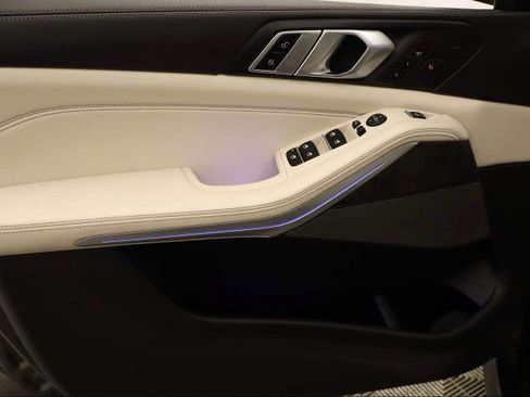 Used 2024 BMW X5 xDrive40i w/ M Sport Package image 2