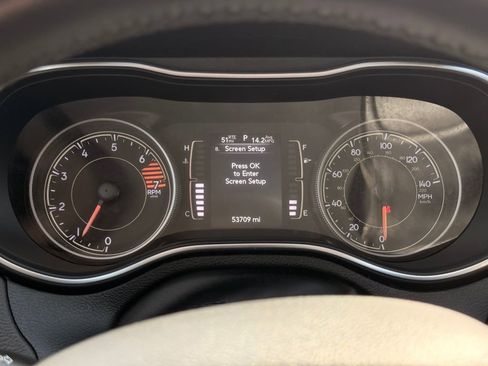 Used 2019 Jeep Cherokee Latitude Plus w/ Comfort/Convenience Group image 31