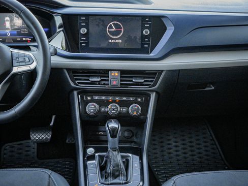 Used 2024 Volkswagen Taos SE w/ Panoramic Sunroof Package image 29