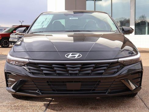 New 2025 Hyundai Elantra Limited image 8