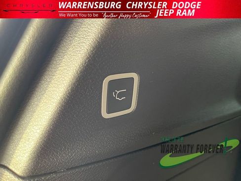 New 2026 Chrysler Pacifica Select w/ S Appearance Package image 19