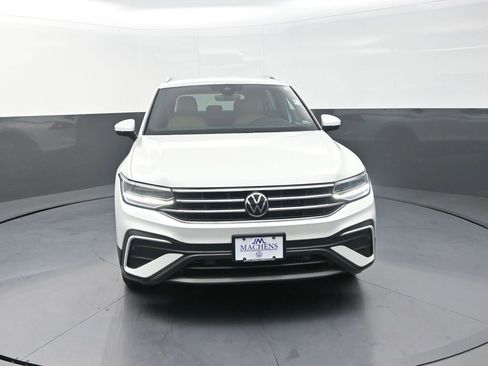 Used 2023 Volkswagen Tiguan SE AWD/4WD image 2