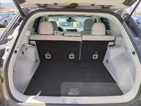 Used 2019 Jeep Cherokee Limited w/ Trailer Tow Group AWD/4WD image 9