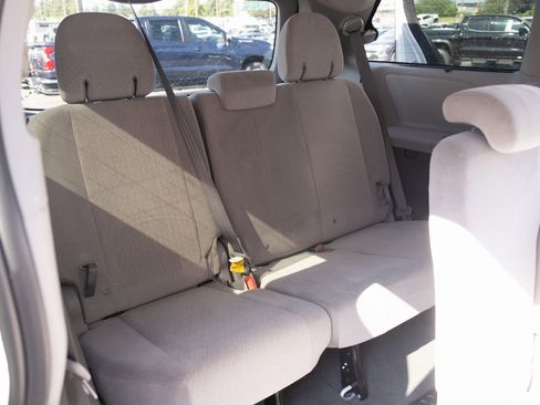 Used 2020 Toyota Sienna LE image 20