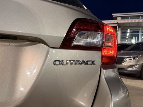 Used 2018 Subaru Outback 2.5i Limited image 9