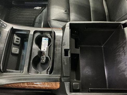 Used 2019 Chevrolet Suburban Premier image 31