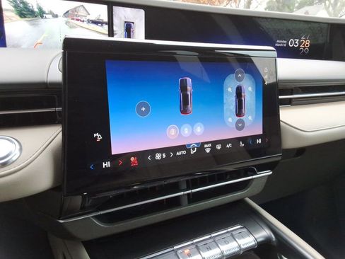 Used 2024 Lincoln Nautilus Reserve image 33