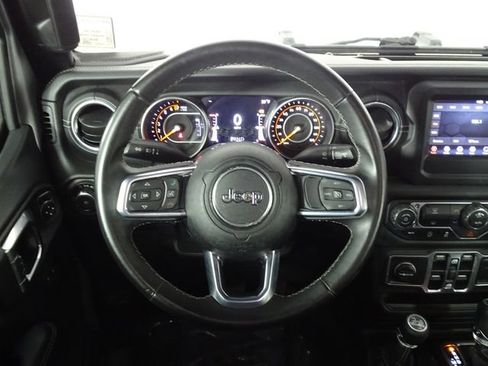 Used 2018 Jeep Wrangler Unlimited Sahara w/ Safety Group AWD/4WD image 19