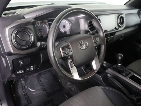 Used 2022 Toyota Tacoma TRD Off-Road AWD/4WD image 23