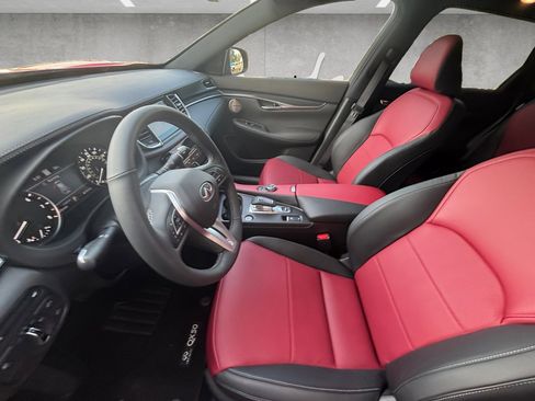 Used 2025 INFINITI QX50 Sport image 19