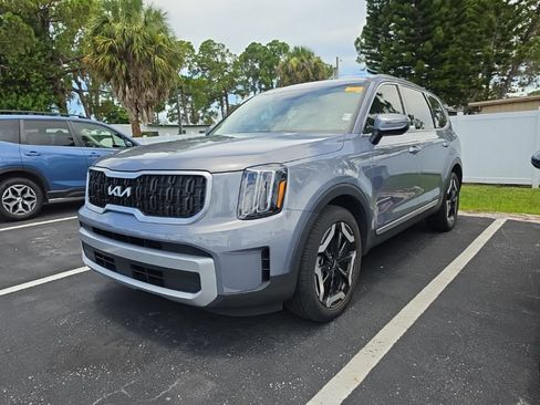 Used 2024 Kia Telluride EX FWD image 4