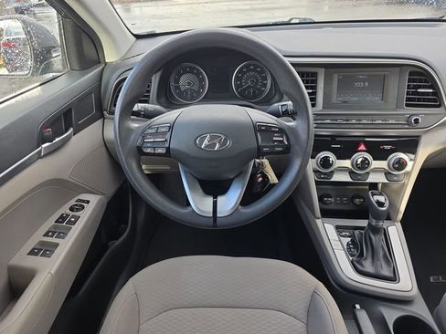 Used 2019 Hyundai Elantra SE image 19