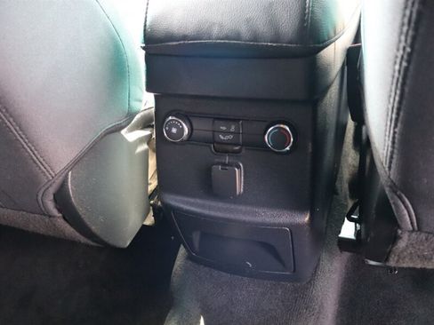 Used 2017 Ford Explorer XLT w/ Equipment Group 201A AWD/4WD image 14