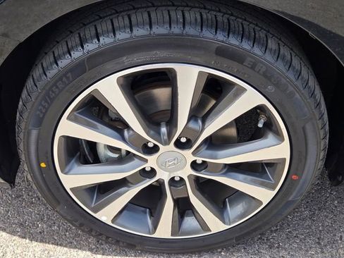 Used 2020 Hyundai Elantra GT FWD image 12