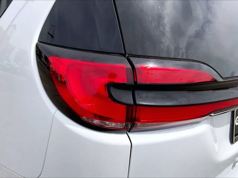 Used 2023 Chrysler Pacifica Touring-L FWD image 27