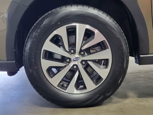Certified 2025 Subaru Outback Premium w/ Popular Package #1A AWD/4WD image 9