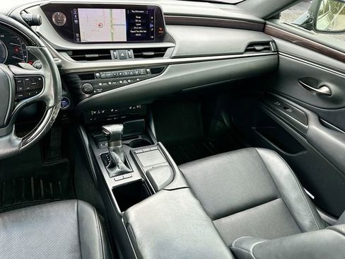 Used 2019 Lexus ES 300h w/ Premium Package image 24