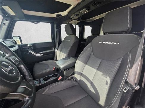 Used 2017 Jeep Wrangler Unlimited Rubicon w/ Connectivity Group AWD/4WD image 14