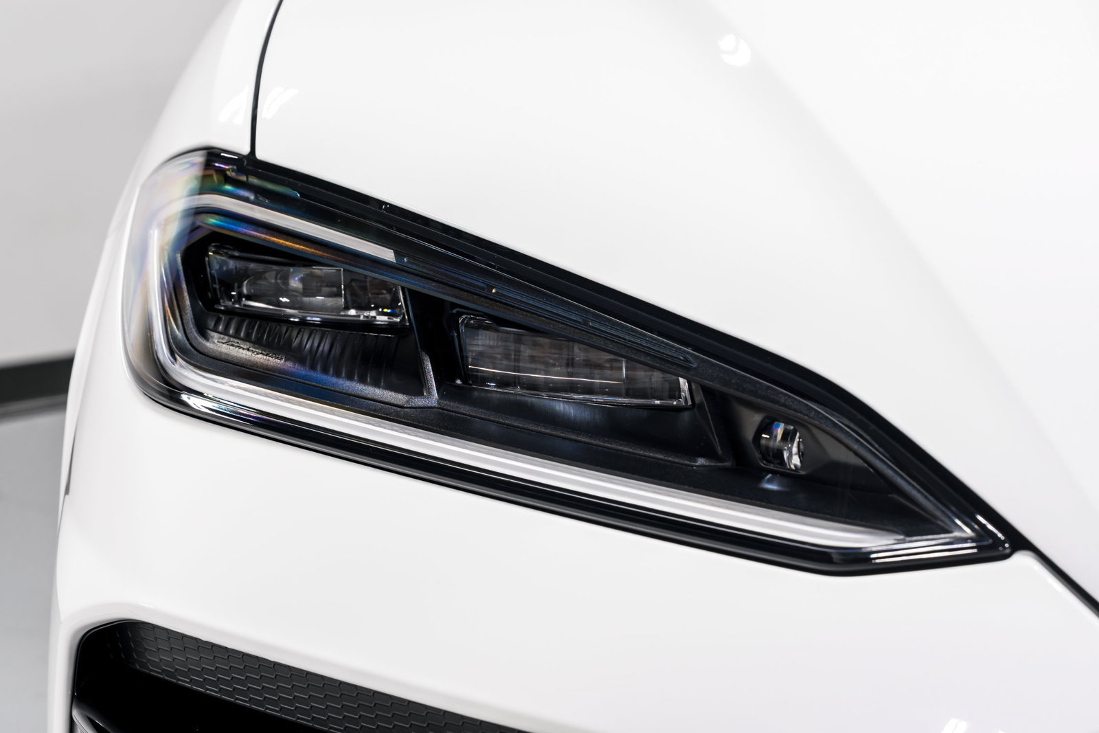 Used 2025 Lamborghini Urus SE AWD/4WD image 70