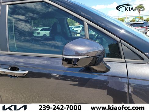 Certified 2023 Kia Carnival EX FWD image 8