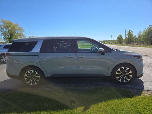 Used 2022 Kia Carnival EX FWD image 6
