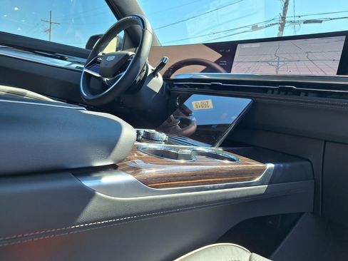 New 2026 Cadillac Escalade Luxury image 29
