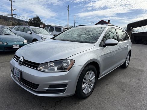 Used 2016 Volkswagen Golf S image 7