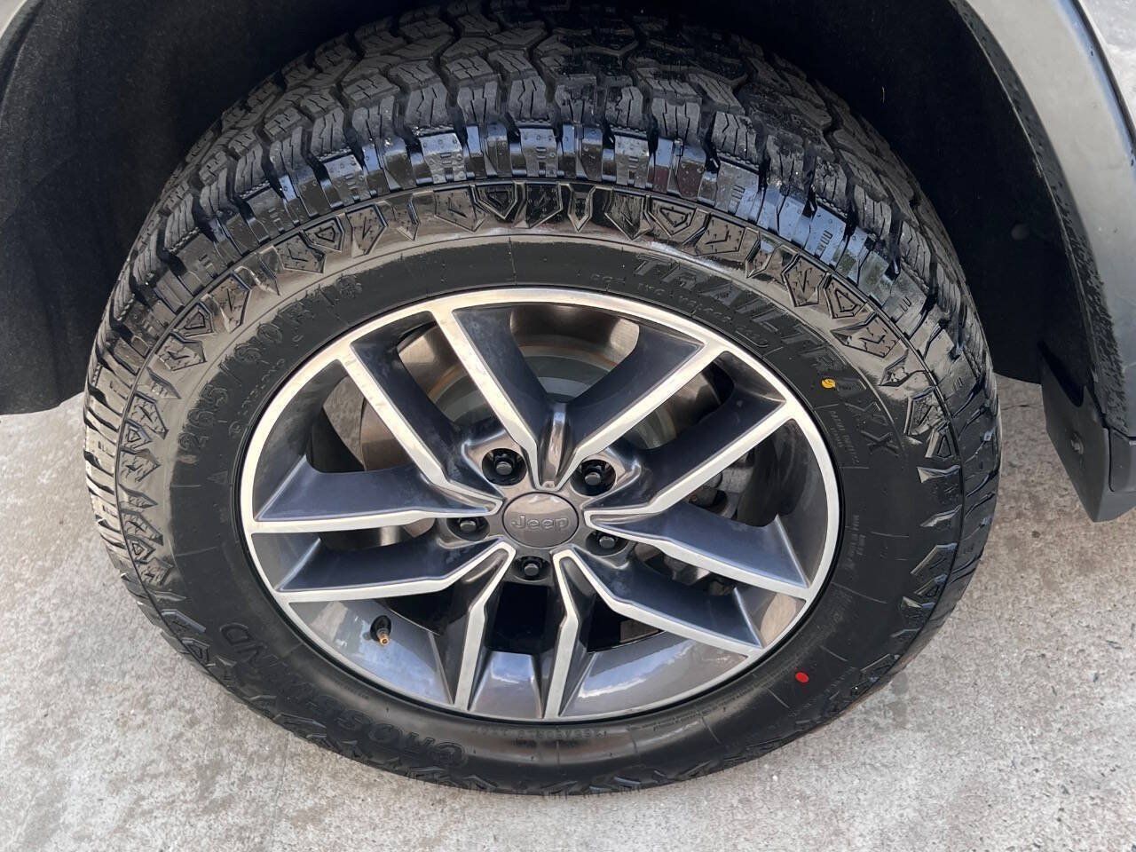 Used 2019 Jeep Grand Cherokee Limited AWD/4WD image 10