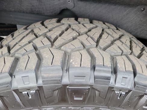 Used 2025 GMC Sierra 1500 AT4 w/ AT4 Premium Package image 10