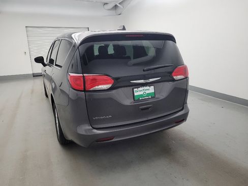 Used 2022 Chrysler Voyager LX FWD image 6