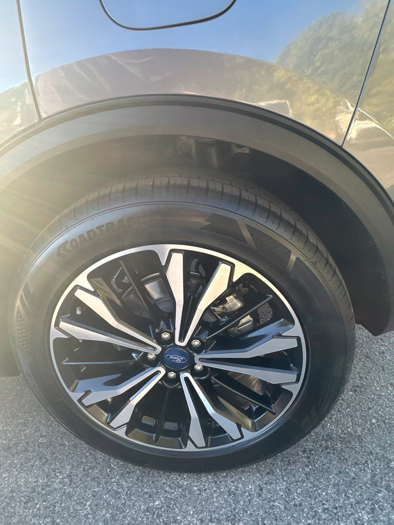 Used 2022 Ford Escape SE w/ SE Sport Appearance Package FWD image 11