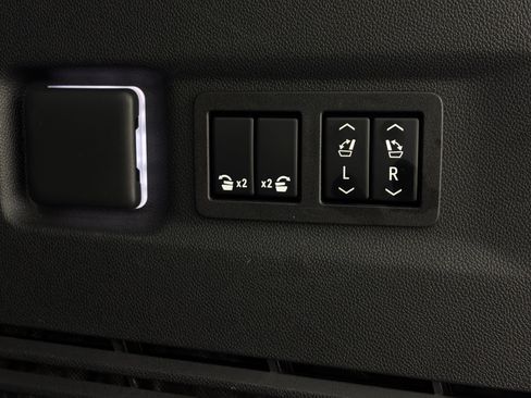 Used 2023 GMC Yukon XL Denali Ultimate w/ LPO, Floor Liner Package AWD/4WD image 13
