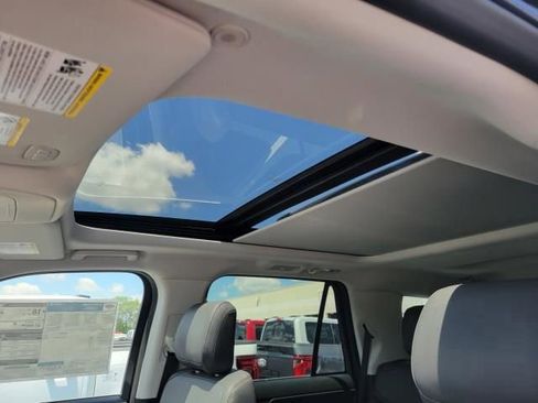 New 2025 Ford Expedition Active image 26