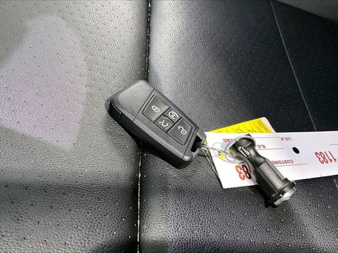 Used 2022 Volkswagen Atlas Cross Sport SEL R-Line AWD/4WD image 19