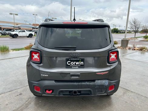 Used 2019 Jeep Renegade Trailhawk AWD/4WD image 8