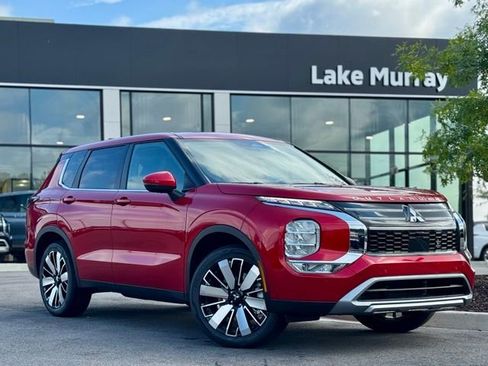 New 2025 Mitsubishi Outlander SE image 1