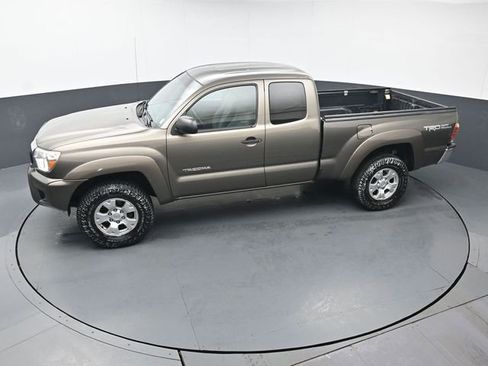 Used 2013 Toyota Tacoma 4x4 Access Cab V6 w/ TRD Off-Road Pkg image 28