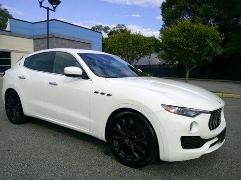 Used 2019 Maserati Levante AWD/4WD image 10
