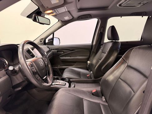 Used 2017 Honda Pilot Touring image 10