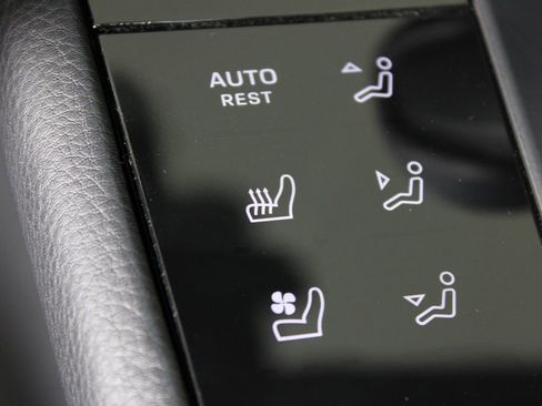 Certified 2026 Porsche Macan image 30