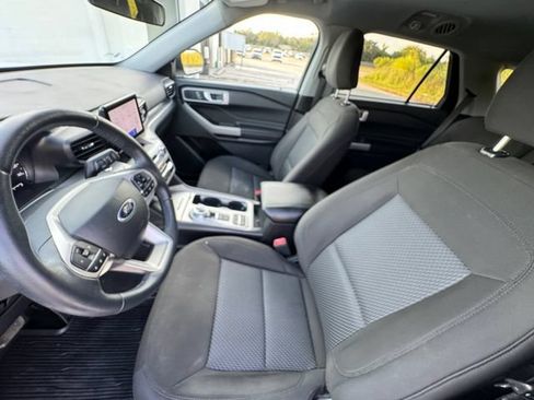 Used 2023 Ford Explorer XLT RWD image 28