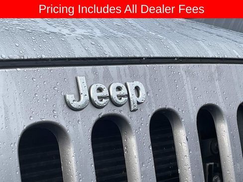 Used 2013 Jeep Wrangler Unlimited Rubicon AWD/4WD image 13