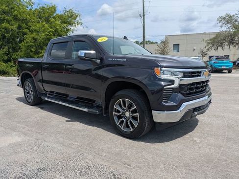 Used 2022 Chevrolet Silverado 1500 LT AWD/4WD image 2