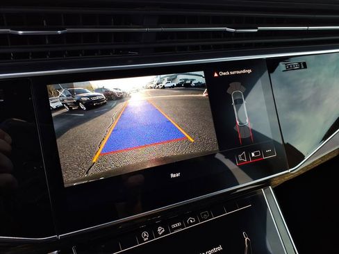 Used 2023 Audi Q7 Premium w/ Towing Package image 21