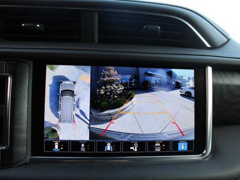 Used 2021 GMC Yukon Denali w/ Advanced Technology Package image 21