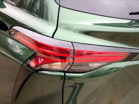 Used 2024 Toyota Sienna Limited image 26