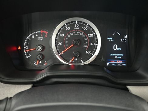 Used 2022 Toyota Corolla Cross LE image 66